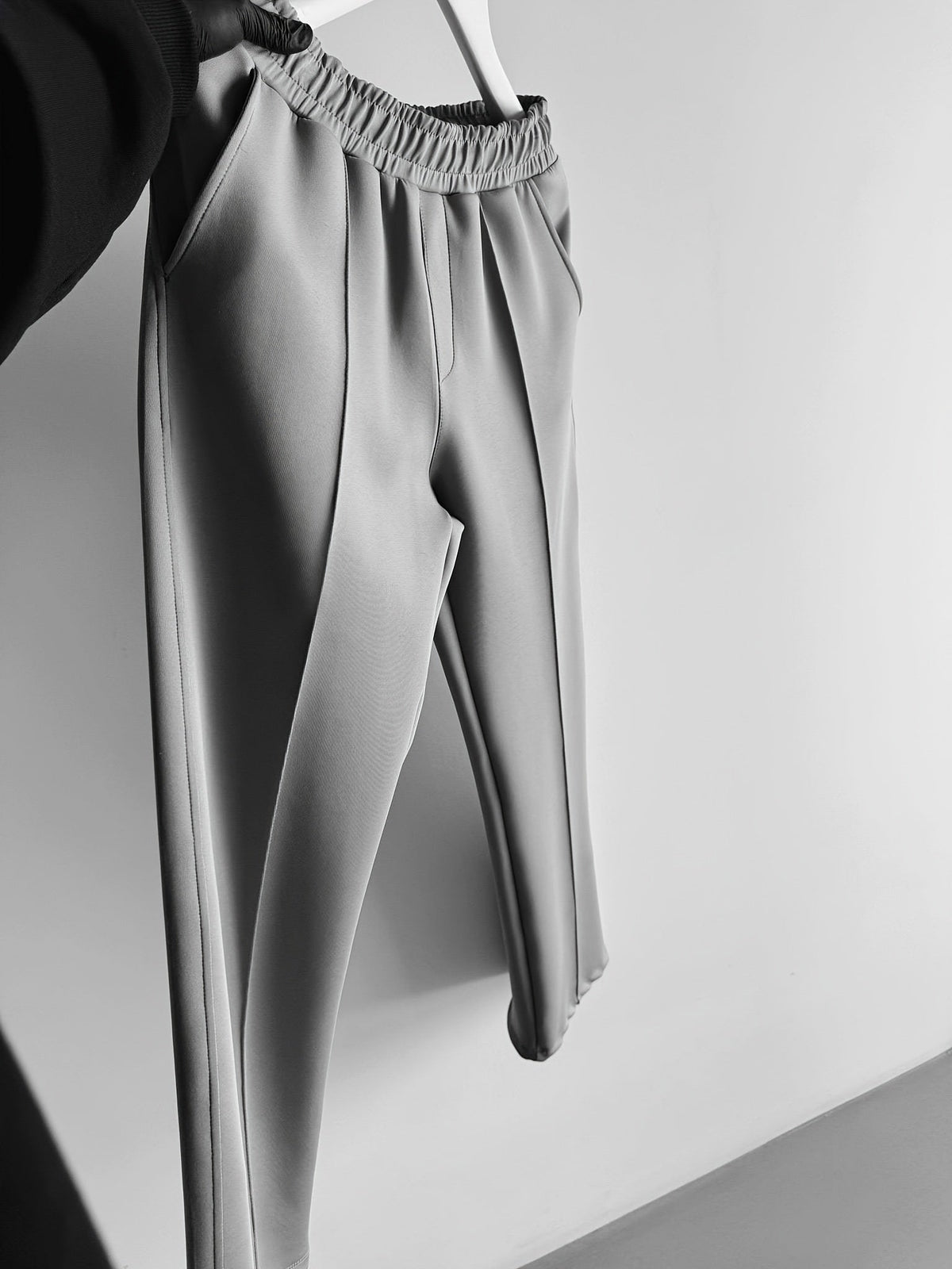 Ellison Pleated Trouser