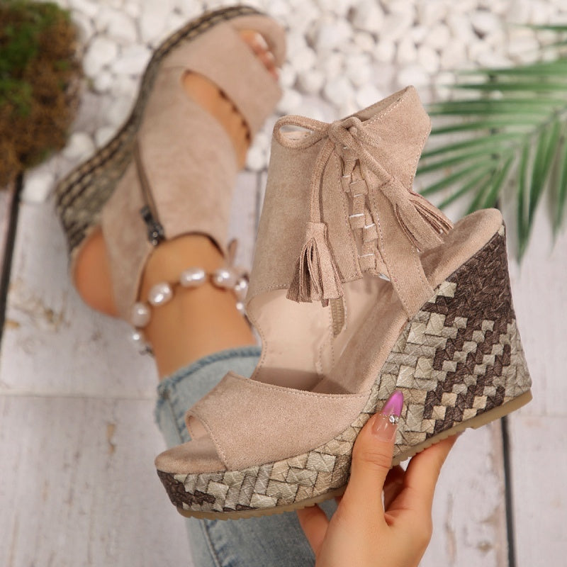 Damen-Sandalen mit offener Zehenpartie und Plateau-Keilabsatz und Quaste