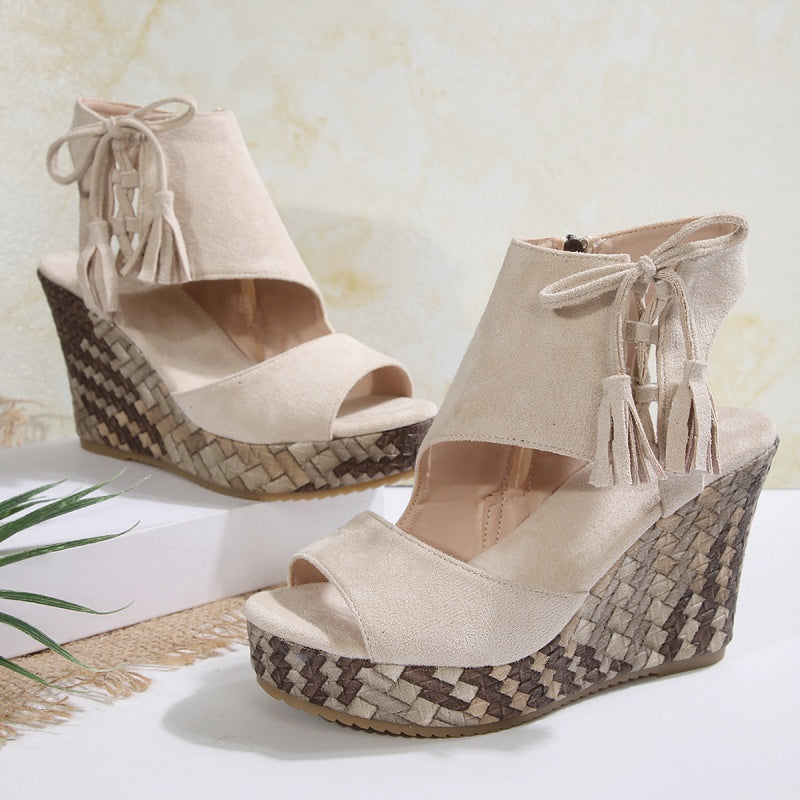 Damen-Sandalen mit offener Zehenpartie und Plateau-Keilabsatz und Quaste