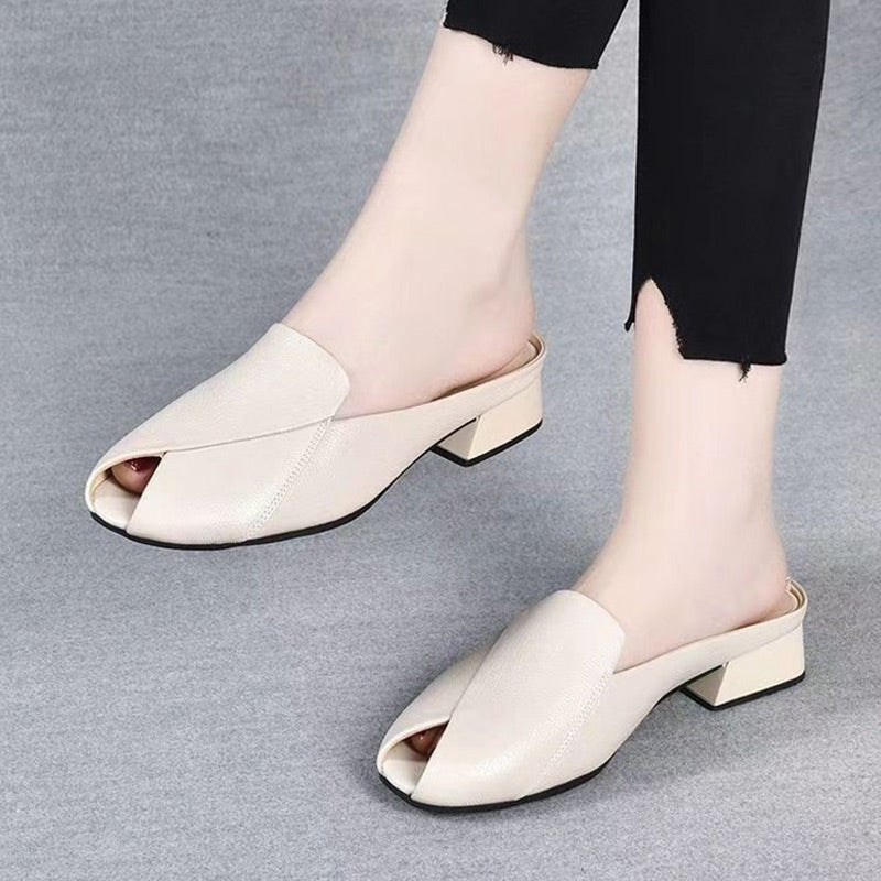 Damen-Sandalen mit niedrigem Absatz und Peep-Toe-Schnalle